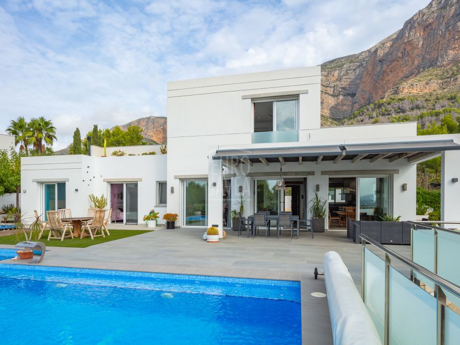Villa Pyramid – Exclusiva Villa de Lujo con vistas panorámicas en el Montgó, Jávea