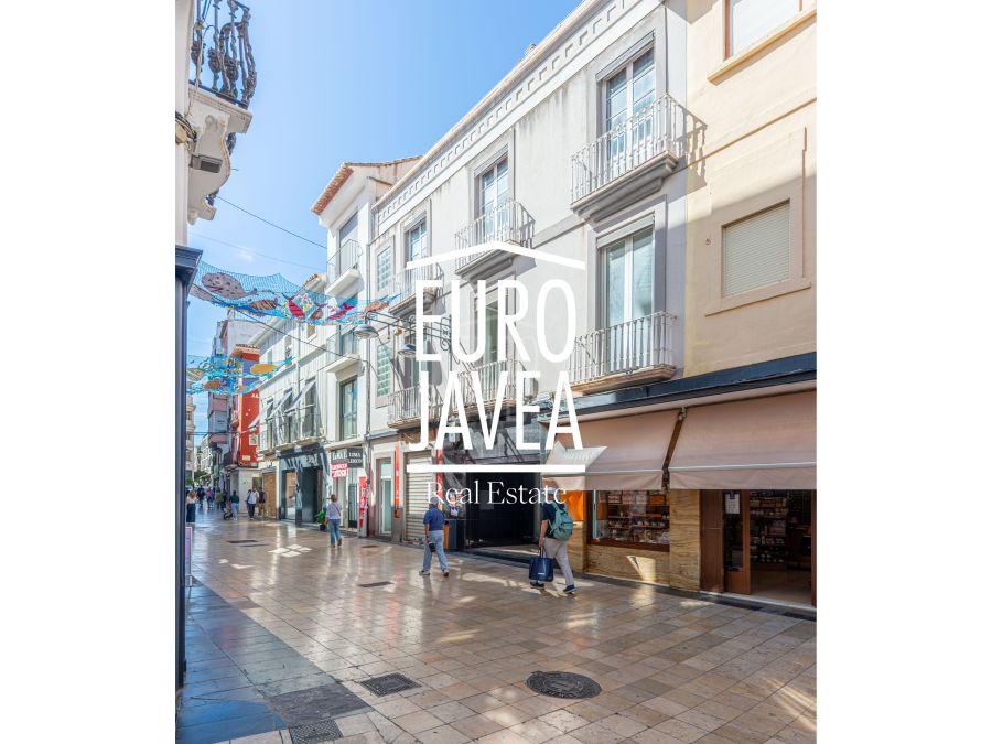 Entire building for sale in the very centre of Gandía, with multiple investment and development possibilities