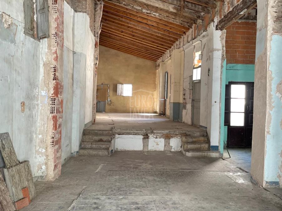 Entire building for sale in the very centre of Gandía, with multiple investment and development possibilities