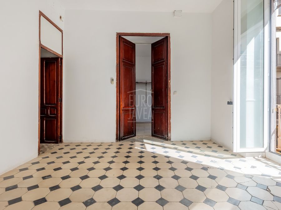 Entire building for sale in the very centre of Gandía, with multiple investment and development possibilities