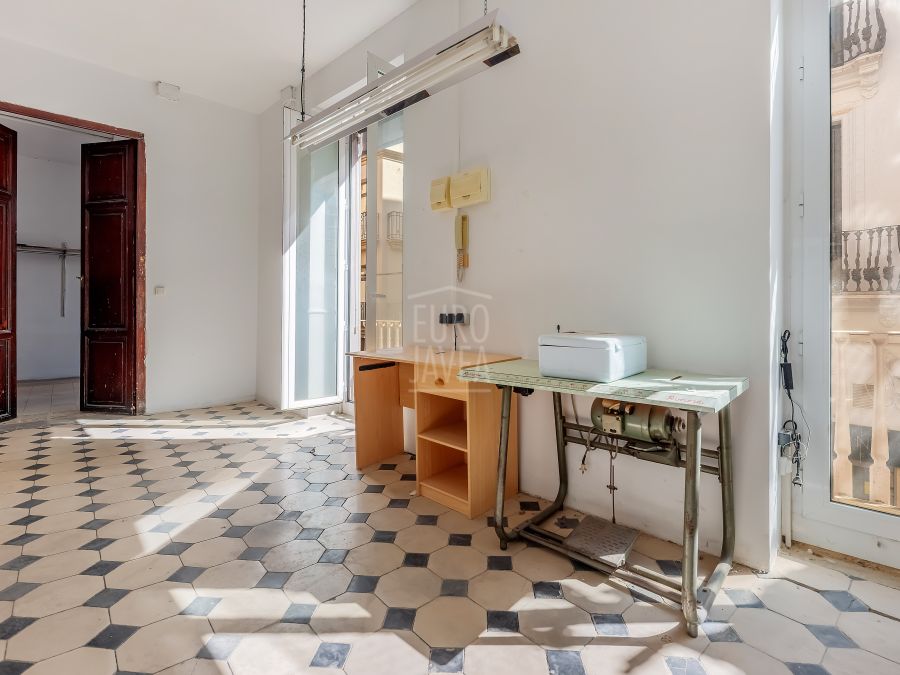 Entire building for sale in the very centre of Gandía, with multiple investment and development possibilities