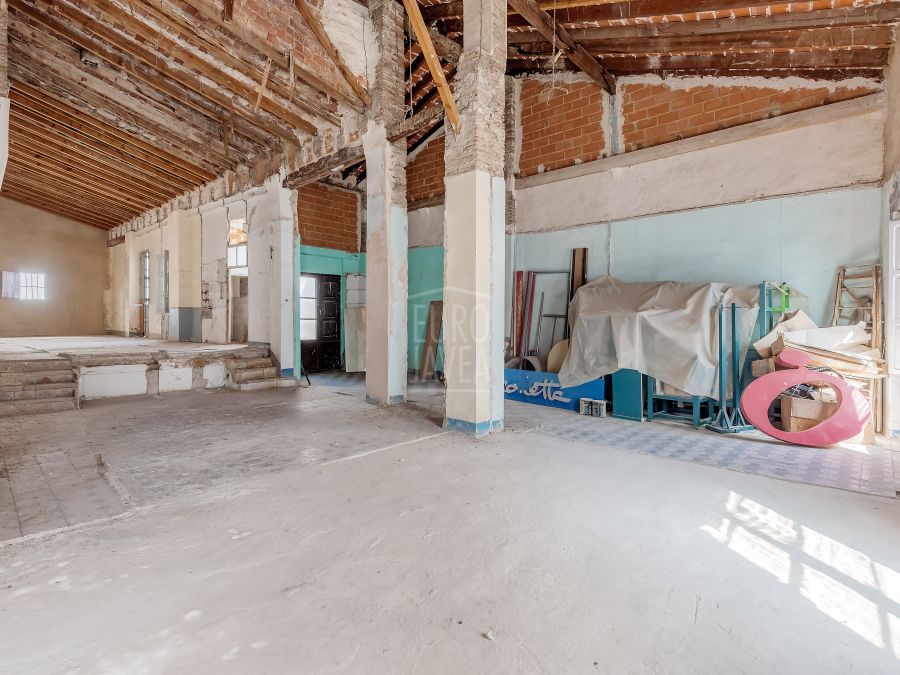 Entire building for sale in the very centre of Gandía, with multiple investment and development possibilities