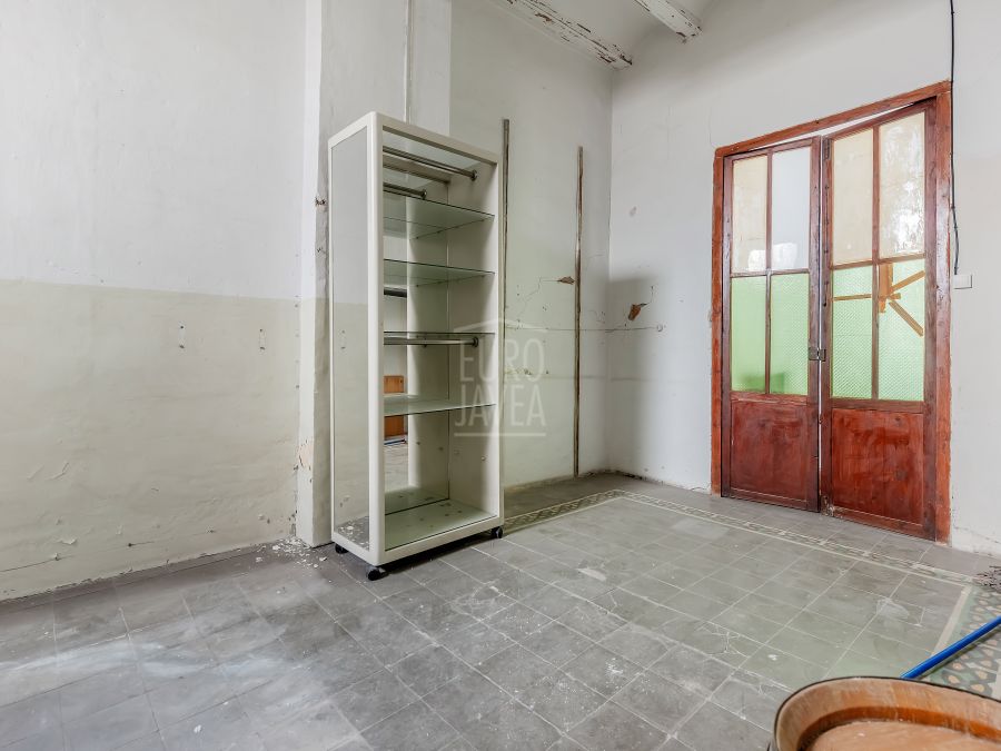 Entire building for sale in the very centre of Gandía, with multiple investment and development possibilities