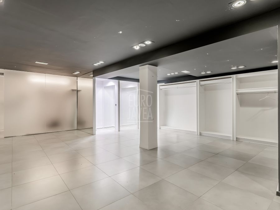 Entire building for sale in the very centre of Gandía, with multiple investment and development possibilities