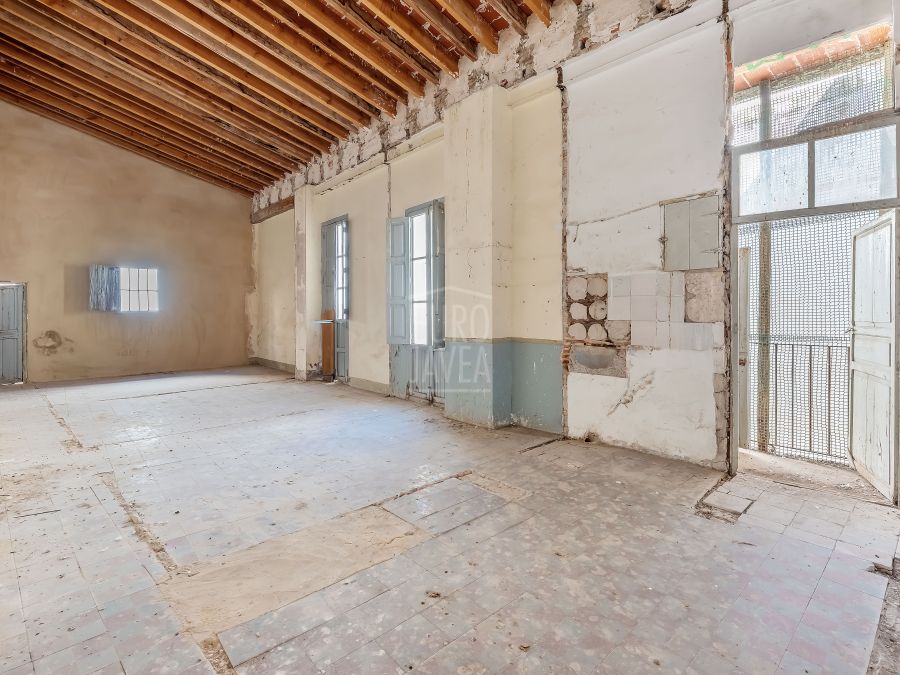 Entire building for sale in the very centre of Gandía, with multiple investment and development possibilities