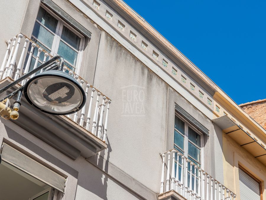 Entire building for sale in the very centre of Gandía, with multiple investment and development possibilities