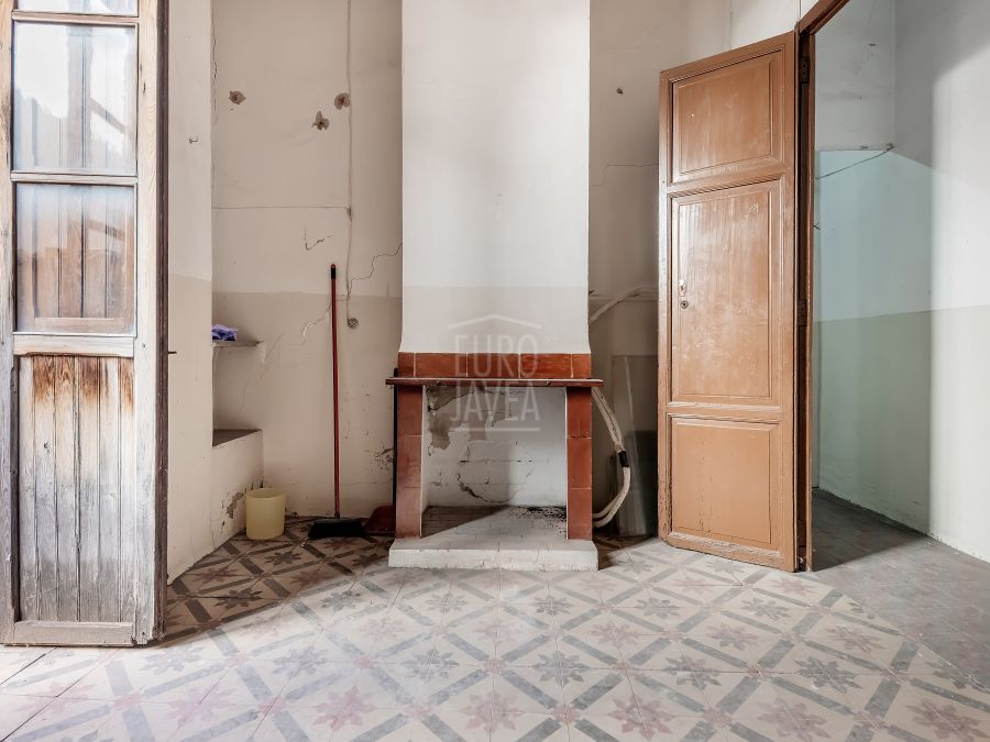 Entire building for sale in the very centre of Gandía, with multiple investment and development possibilities
