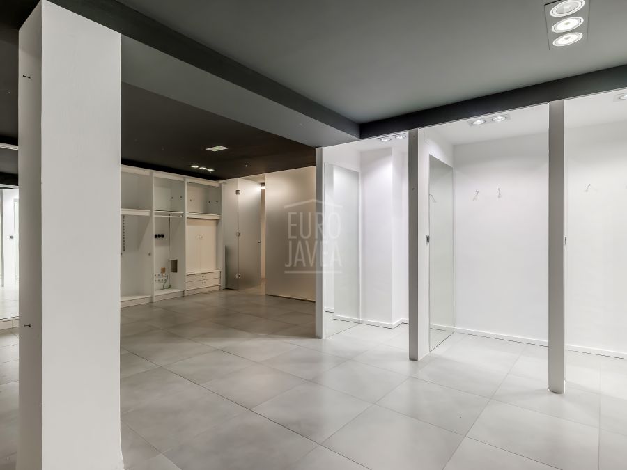 Entire building for sale in the very centre of Gandía, with multiple investment and development possibilities