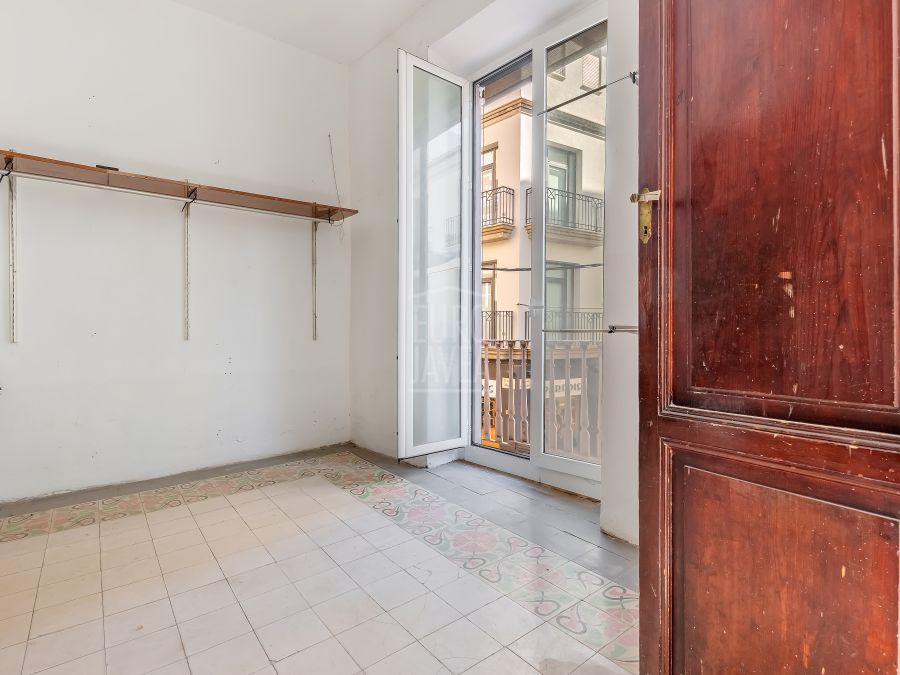 Entire building for sale in the very centre of Gandía, with multiple investment and development possibilities