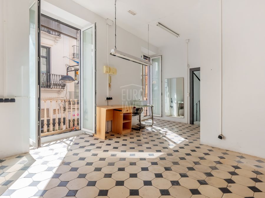 Entire building for sale in the very centre of Gandía, with multiple investment and development possibilities