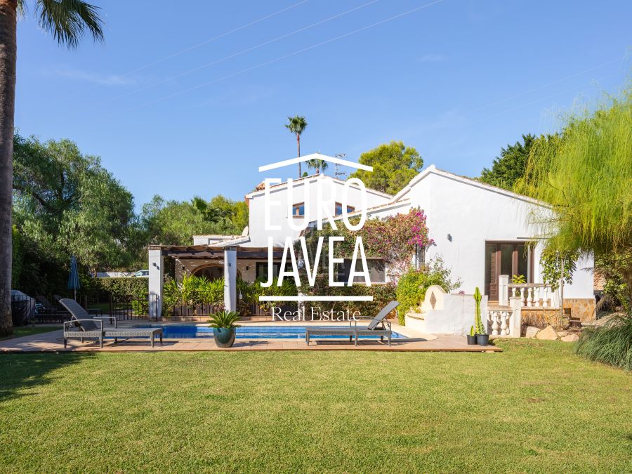 Exclusive one-level Mediterranean villa with private pool in El Tosalet, Jávea