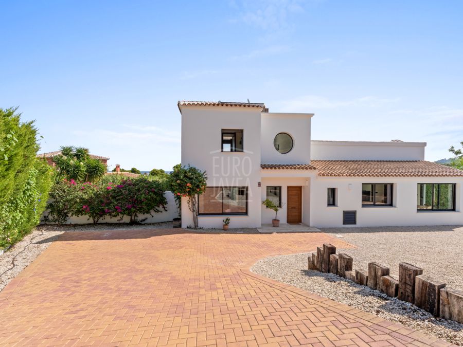 Villa Zaya – modern luxury villa with panoramic sea views in Jávea
