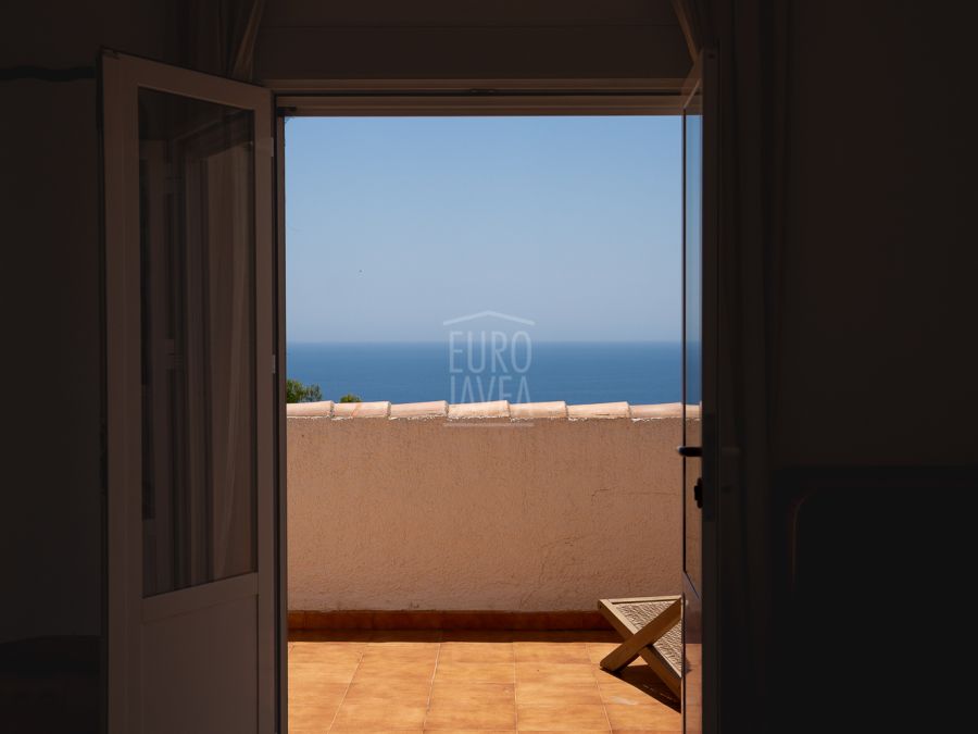 Villa met zeezicht en zuidelijke oriëntatie in Costa Nova, Jávea