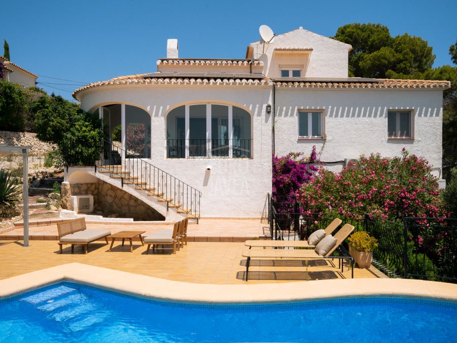 Villa met zeezicht en zuidelijke oriëntatie in Costa Nova, Jávea