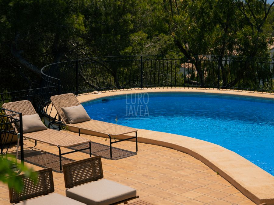 Villa met zeezicht en zuidelijke oriëntatie in Costa Nova, Jávea