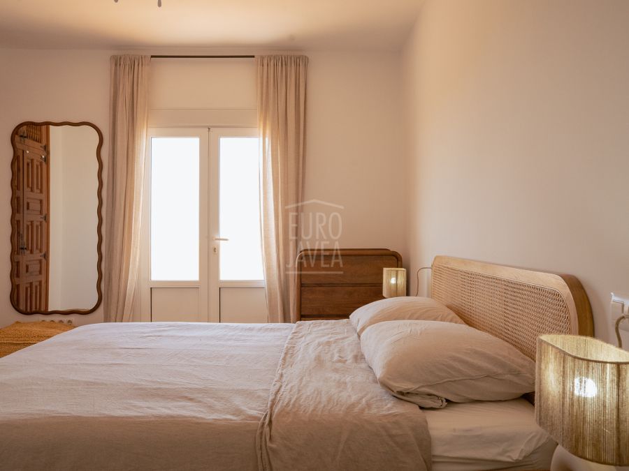 Villa met zeezicht en zuidelijke oriëntatie in Costa Nova, Jávea