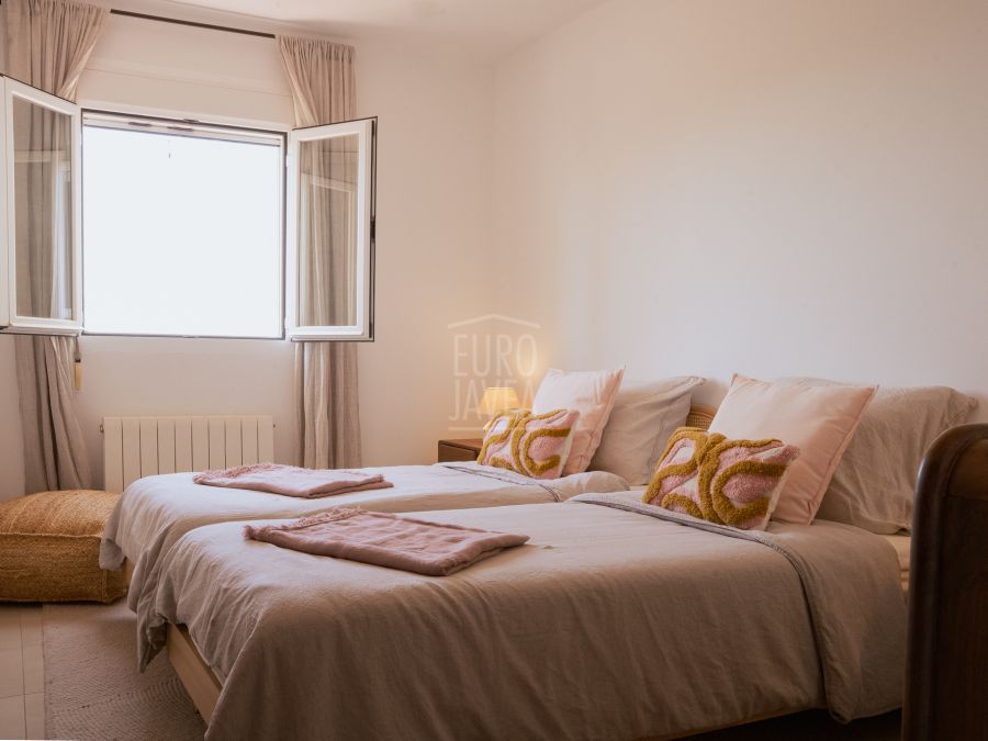 Villa met zeezicht en zuidelijke oriëntatie in Costa Nova, Jávea