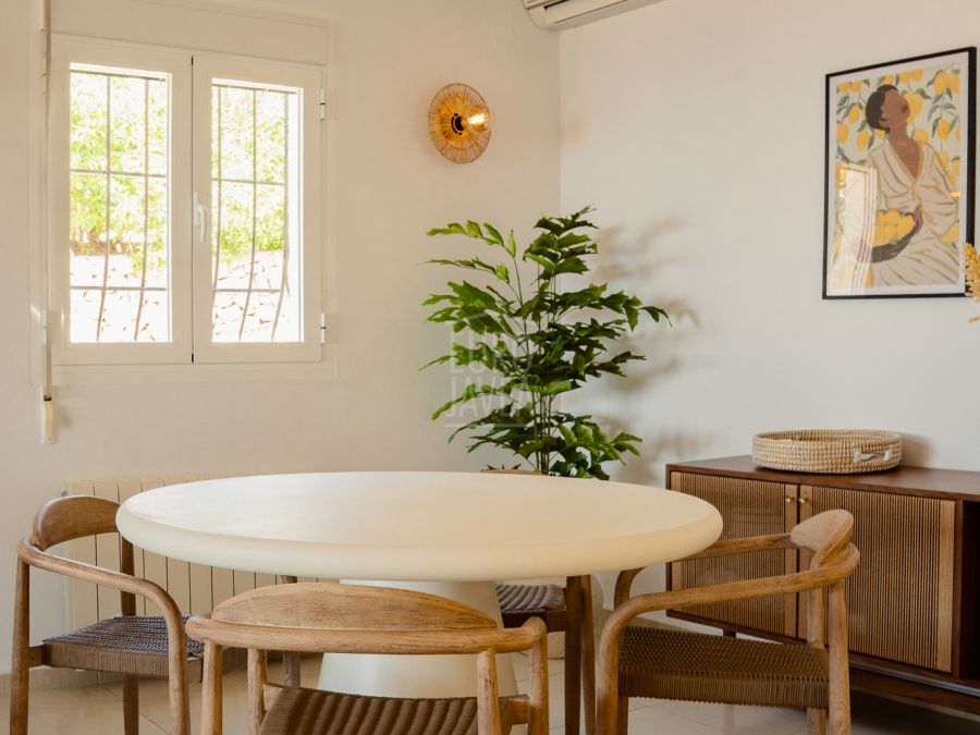 Villa met zeezicht en zuidelijke oriëntatie in Costa Nova, Jávea