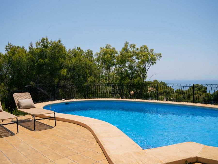 Villa met zeezicht en zuidelijke oriëntatie in Costa Nova, Jávea