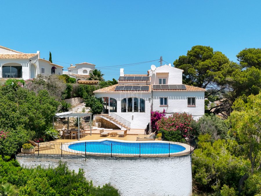 Villa met zeezicht en zuidelijke oriëntatie in Costa Nova, Jávea