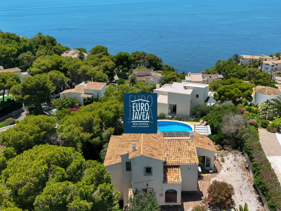 Villa met zeezicht en zuidelijke oriëntatie in Costa Nova, Jávea