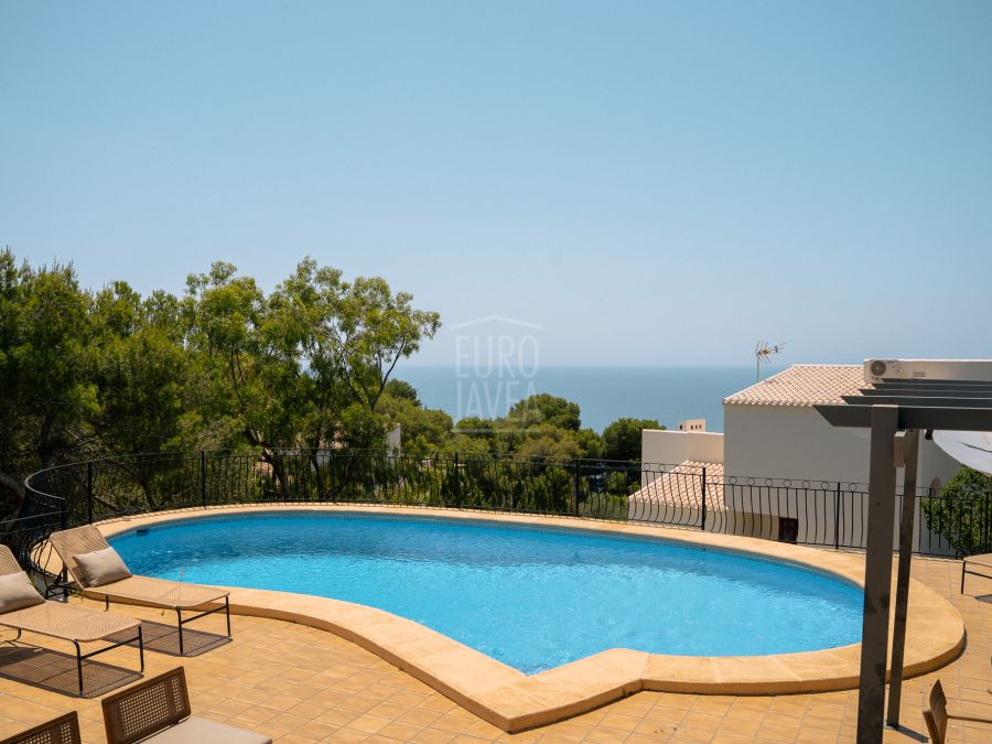 Villa met zeezicht en zuidelijke oriëntatie in Costa Nova, Jávea