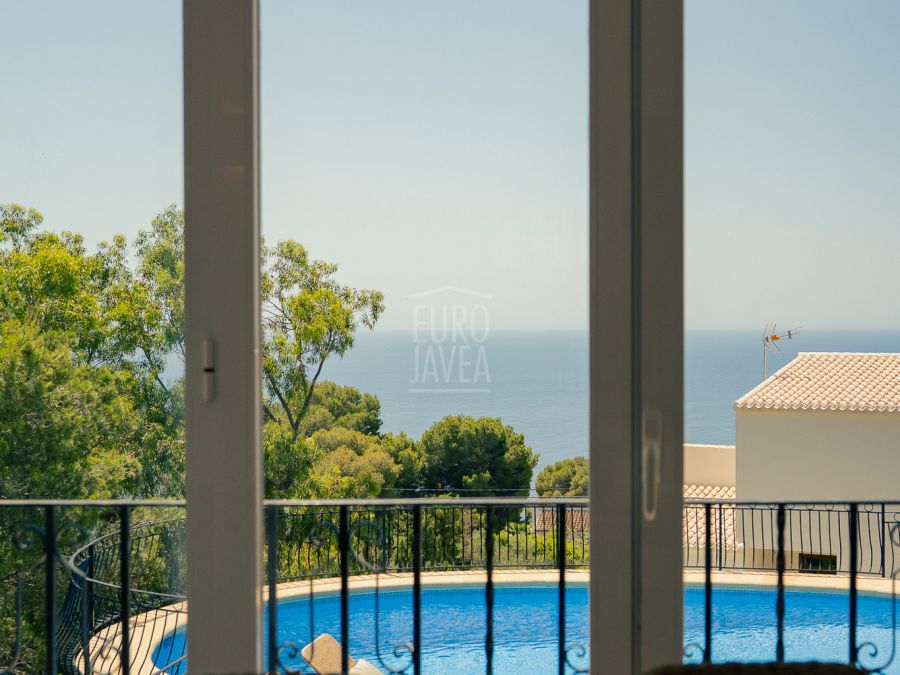 Villa met zeezicht en zuidelijke oriëntatie in Costa Nova, Jávea