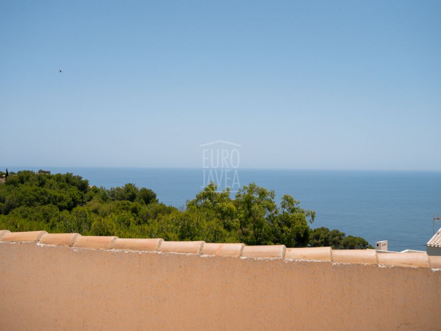 Villa met zeezicht en zuidelijke oriëntatie in Costa Nova, Jávea