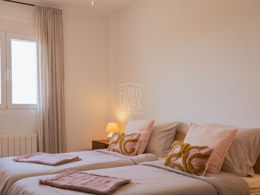 Villa met zeezicht en zuidelijke oriëntatie in Costa Nova, Jávea