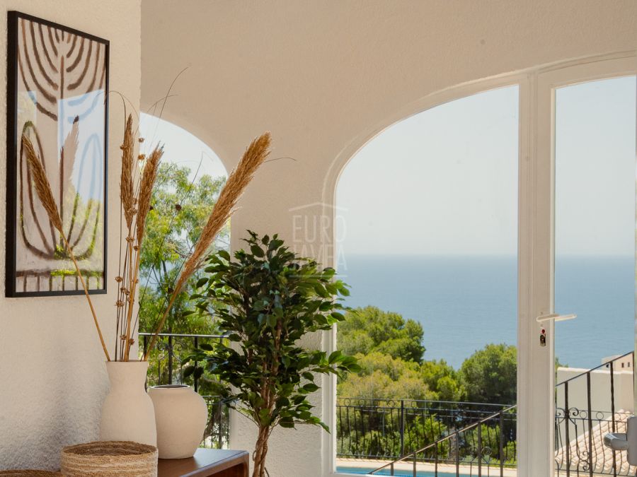 Villa met zeezicht en zuidelijke oriëntatie in Costa Nova, Jávea