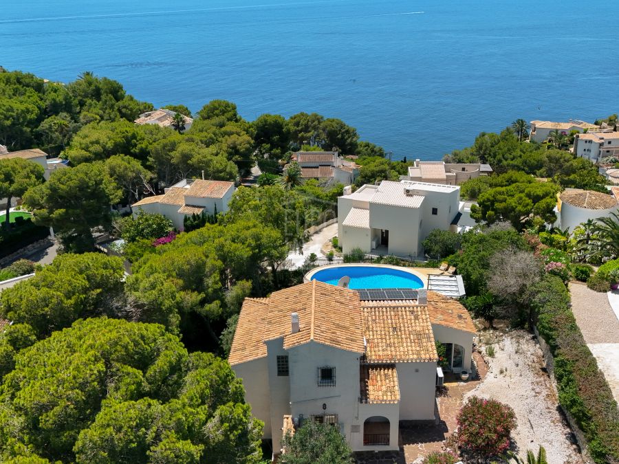 Villa met zeezicht en zuidelijke oriëntatie in Costa Nova, Jávea