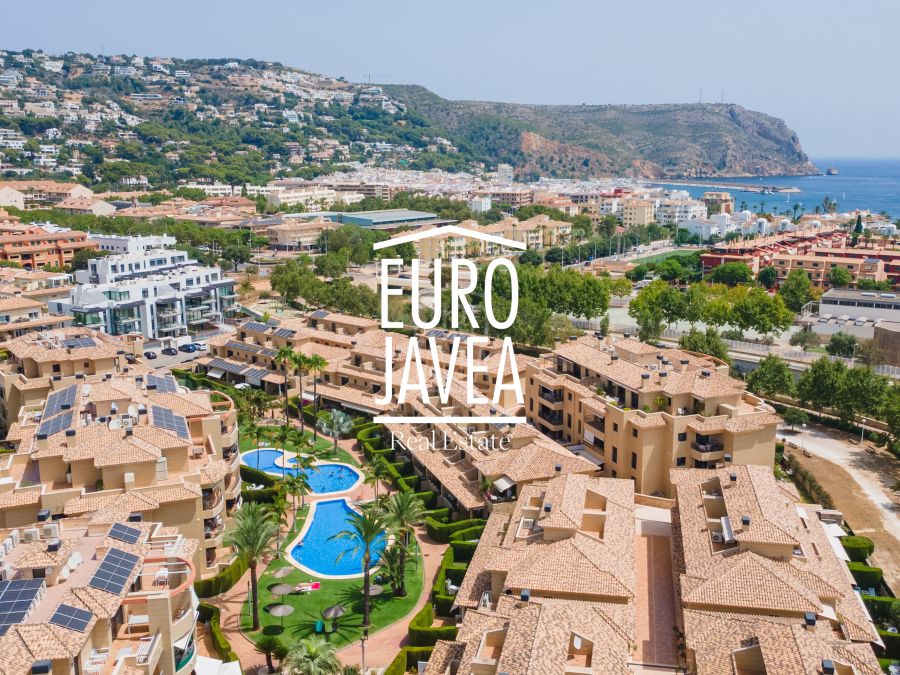 Elegant apartment with a terrace in a luxury residential complex in the Port of Jávea
