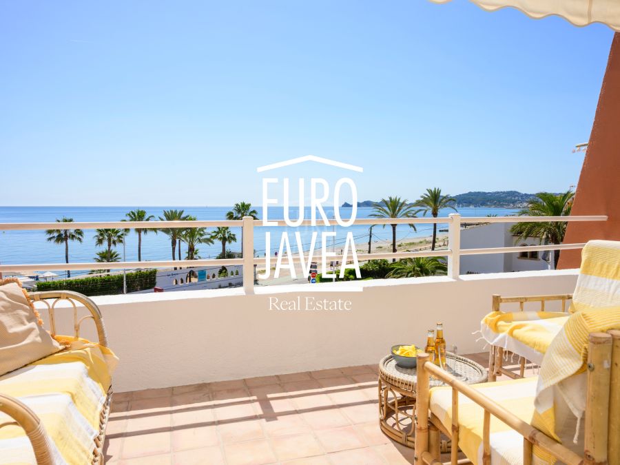Exclusive luxury seafront penthouse in Montañar Jávea
