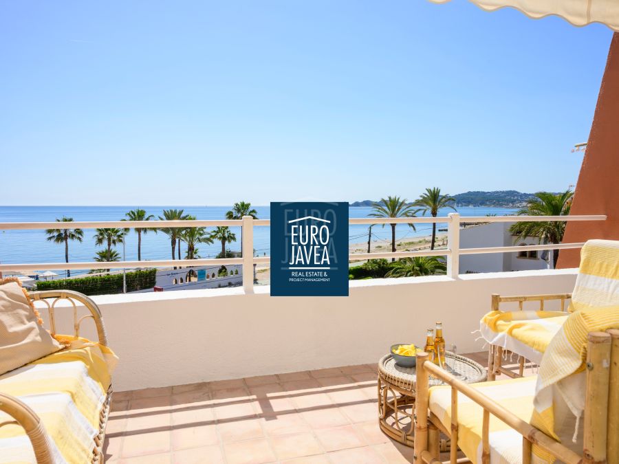 Exclusive luxury seafront penthouse in Montañar Jávea