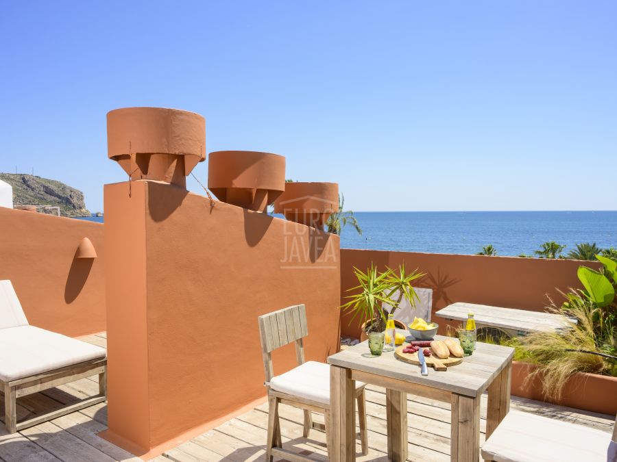 Exclusive luxury seafront penthouse in Montañar Jávea
