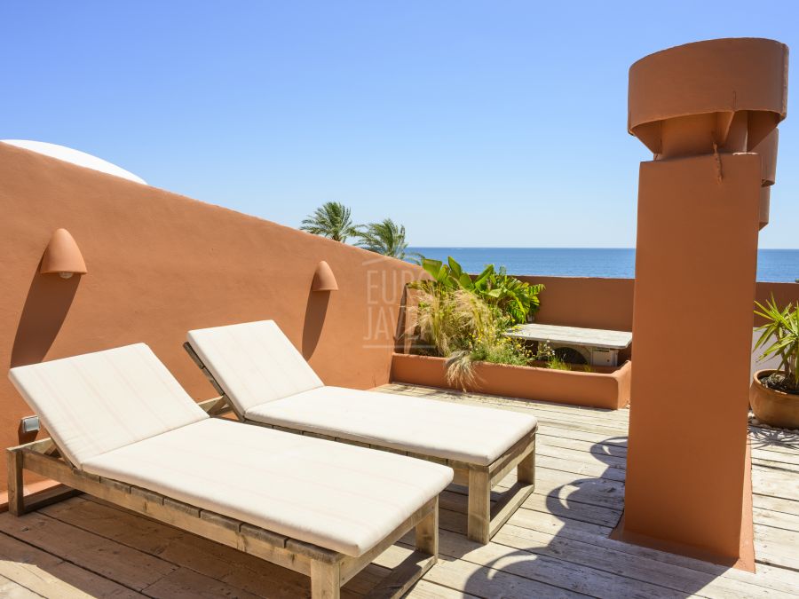 Exclusive luxury seafront penthouse in Montañar Jávea