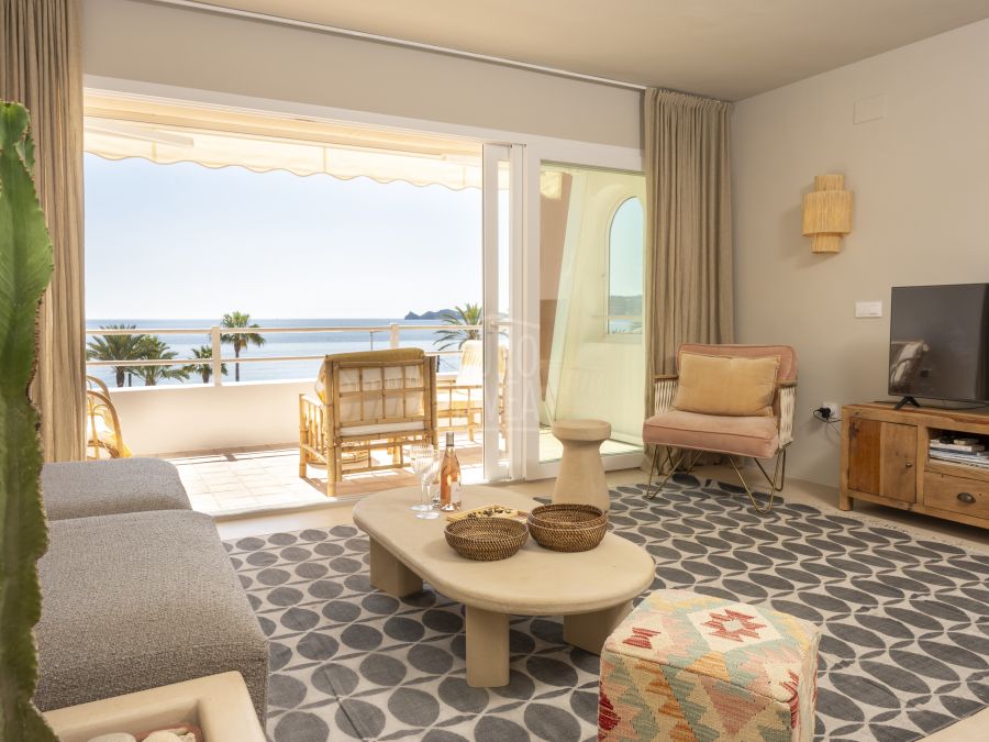 Exclusive luxury seafront penthouse in Montañar Jávea