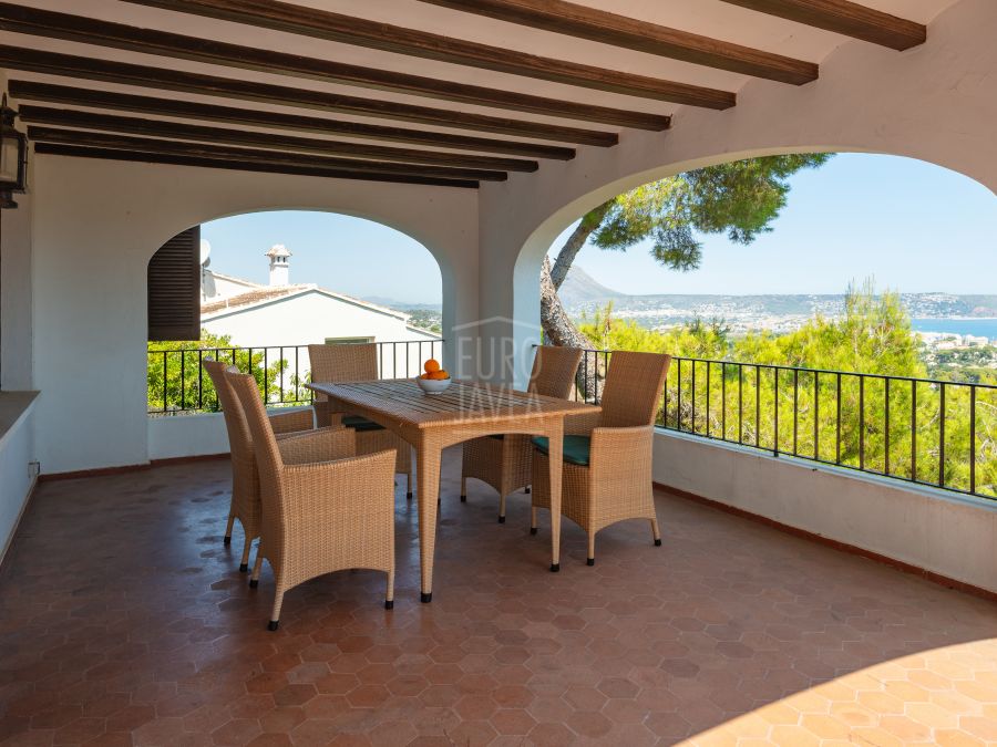 Villa Alba met spectaculair zeezicht en ruim perceel in Costa Nova, Jávea