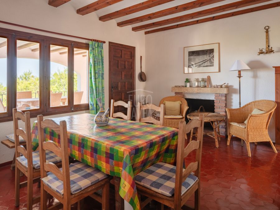 Villa Alba met spectaculair zeezicht en ruim perceel in Costa Nova, Jávea