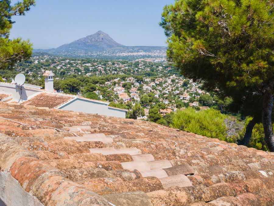 Villa Alba met spectaculair zeezicht en ruim perceel in Costa Nova, Jávea