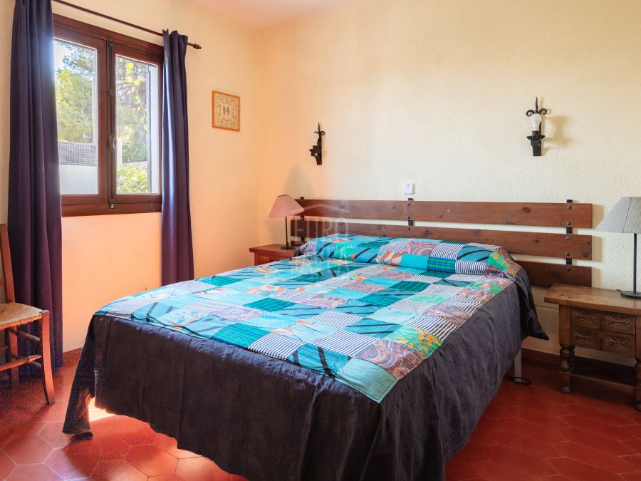 Villa Alba met spectaculair zeezicht en ruim perceel in Costa Nova, Jávea