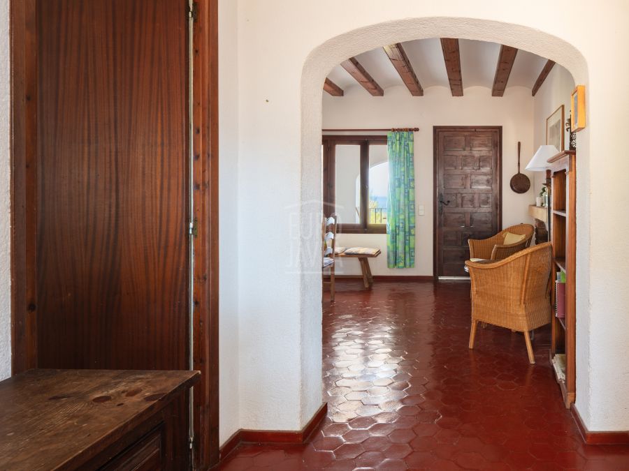 Villa Alba met spectaculair zeezicht en ruim perceel in Costa Nova, Jávea