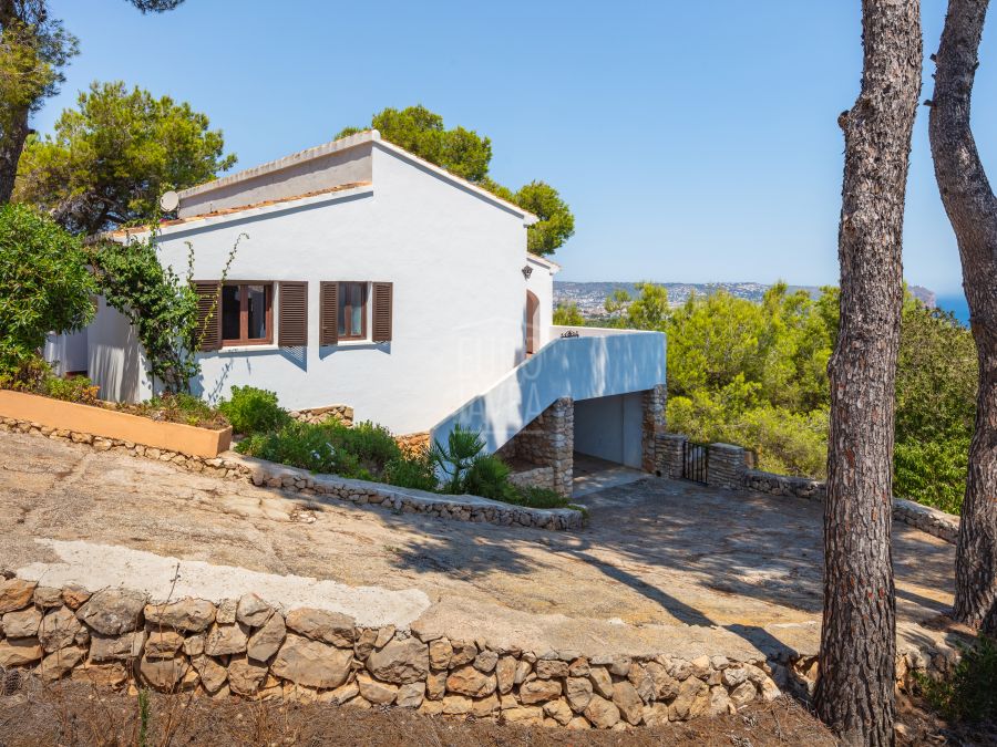 Villa Alba met spectaculair zeezicht en ruim perceel in Costa Nova, Jávea