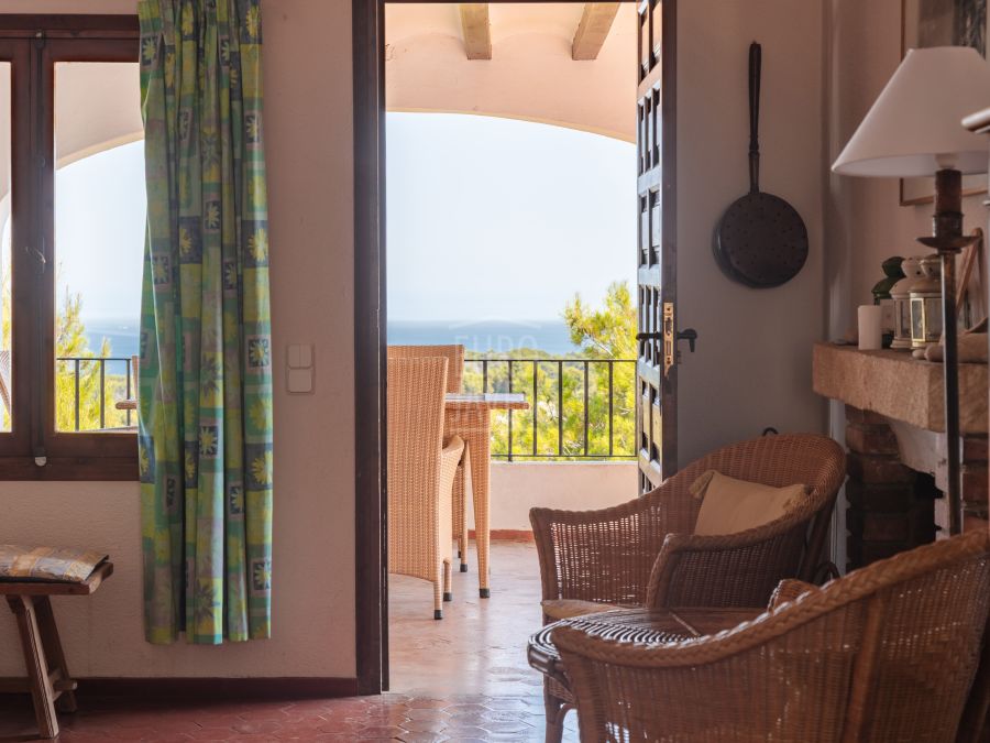 Villa Alba met spectaculair zeezicht en ruim perceel in Costa Nova, Jávea
