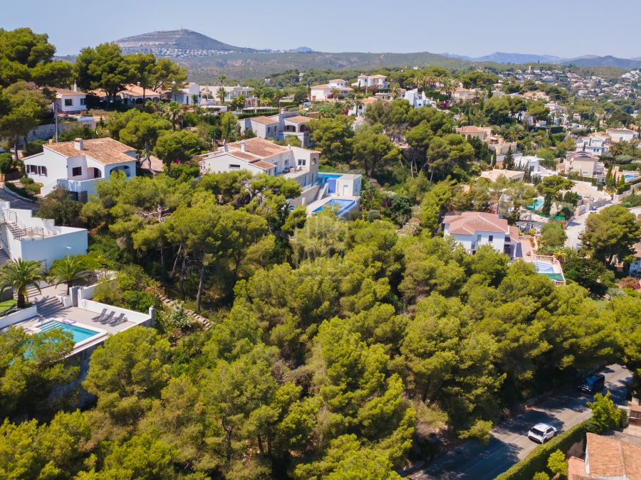 Villa Alba met spectaculair zeezicht en ruim perceel in Costa Nova, Jávea