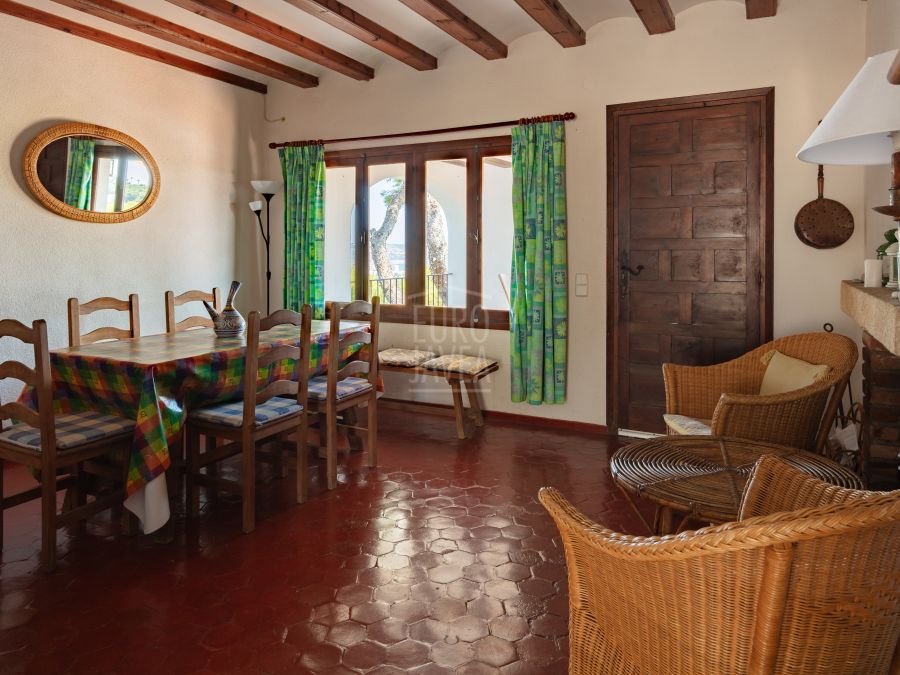 Villa Alba met spectaculair zeezicht en ruim perceel in Costa Nova, Jávea
