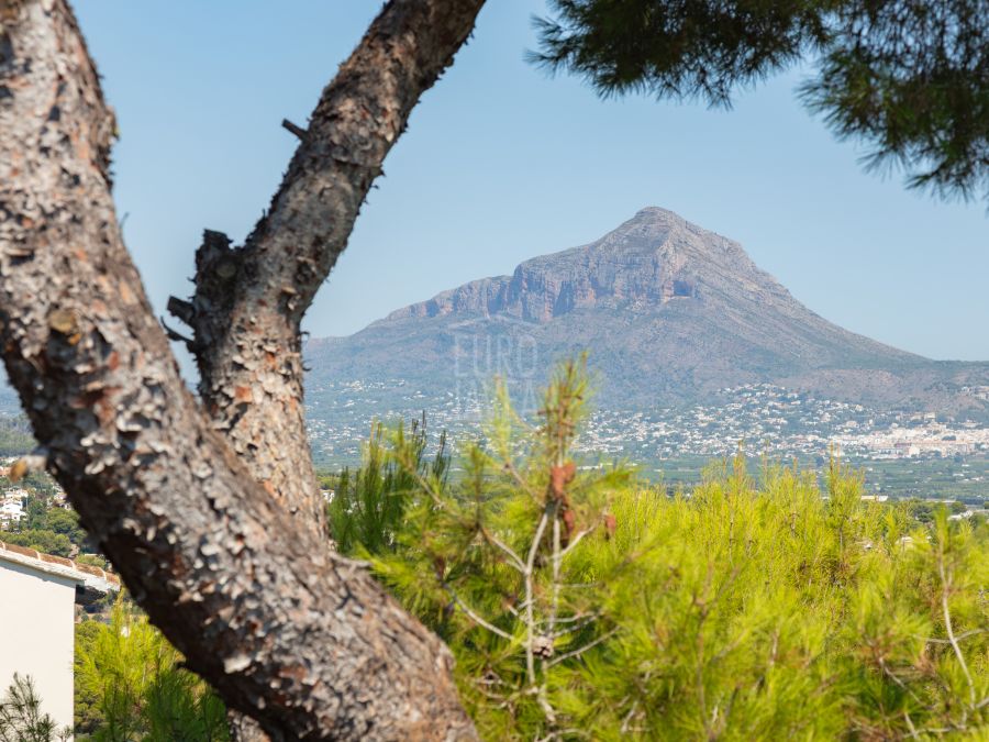 Villa Alba met spectaculair zeezicht en ruim perceel in Costa Nova, Jávea