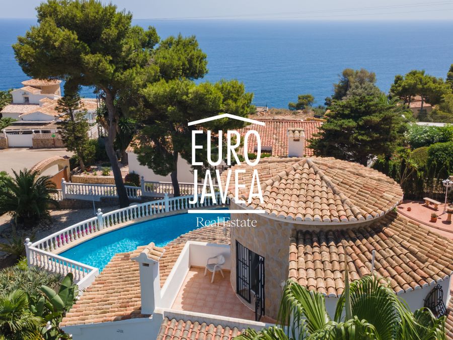 Brisamar Mediterranean villa with sea views in the exclusive area of La Siesta, Jávea