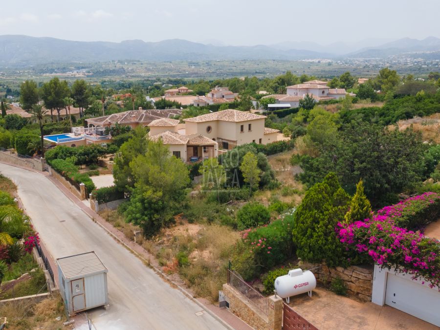 Parcela con proyecto y licencia para villa de lujo en el Montgó, Jávea