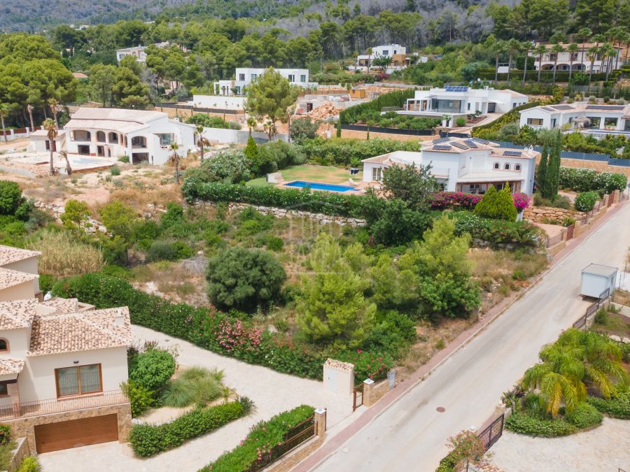 Parcela con proyecto y licencia para villa de lujo en el Montgó, Jávea